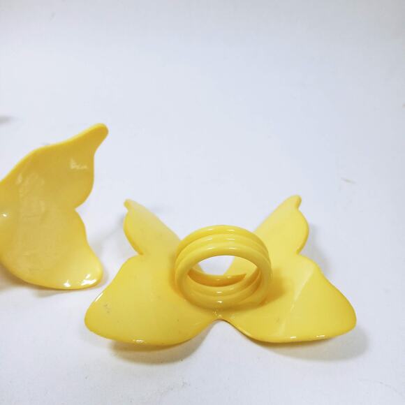 Vtg Butterfly Napkin Rings Yellow Plastic Butterflies Set of 4 Napkin Holders - Picture 3 of 5